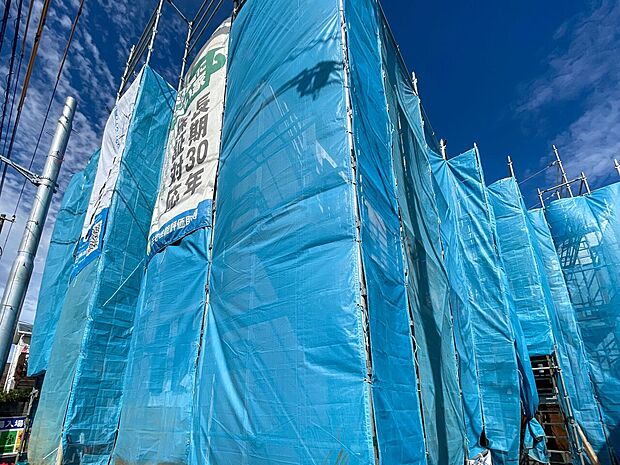 堅牢な足場で徹底管理！末永い安心をお届けする丁寧な施工と充実した性能評価。