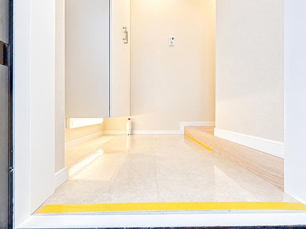 玄関を拡大表示