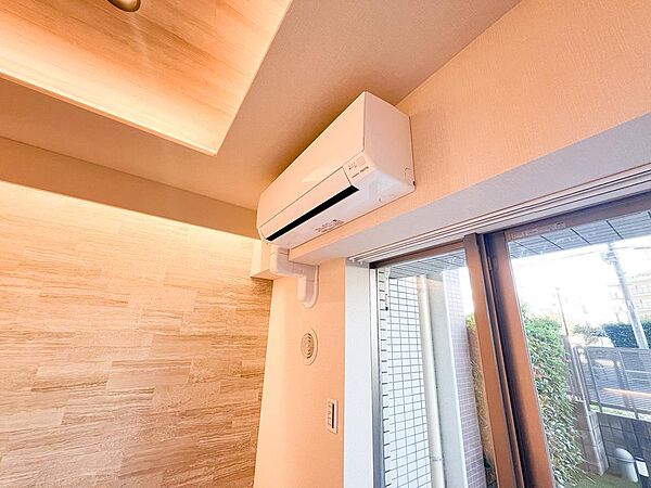 エアコンが設置済みのため、入居後すぐに快適な環境で過ごせる住まいです。季節を問わず心地よい温度を保て、家族みんながリラックスできる空間が整っています。