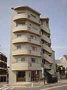 広島駅より徒歩16分 築26年4ヶ月 7階建の賃貸物件