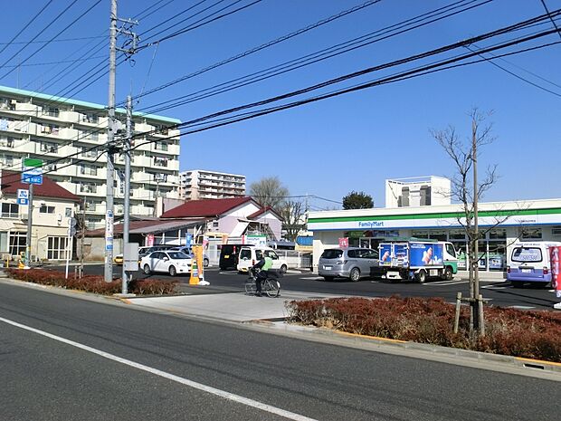 【コンビニエンスストア】ファミリーマート西東京谷戸町店まで798ｍ