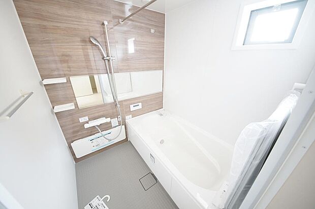 雨の日でもお洗濯物を乾かせる浴室乾燥機付きのバスルーム