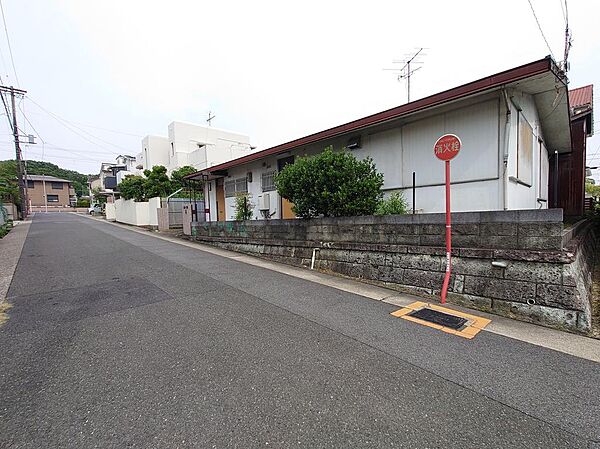 前面道路含む外観