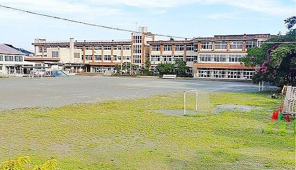小田原市立下中小学校 徒歩5分。 330m