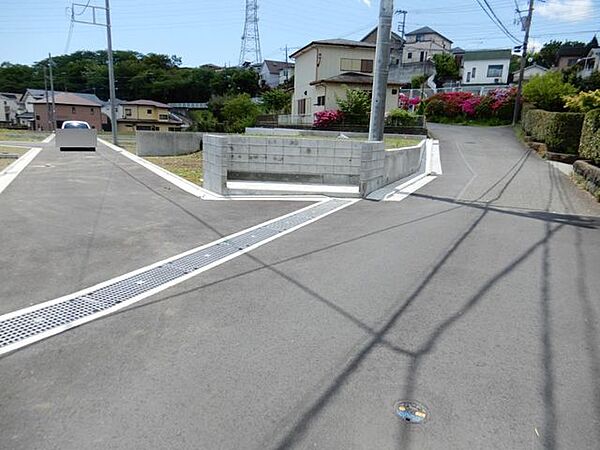 前面道路＆外観