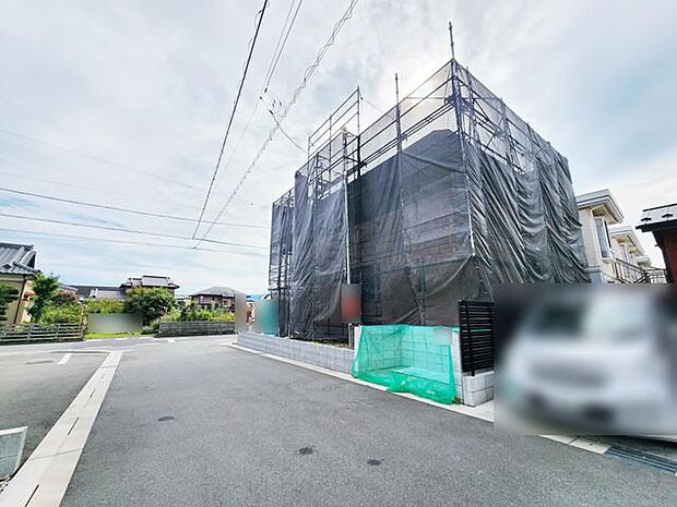 前面道路含む外観