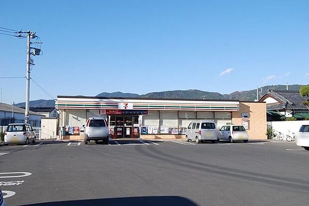 セブン‐イレブン/開成町円通寺店 徒歩4分。 320m