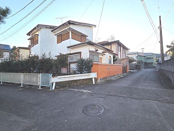 前面道路含む外観