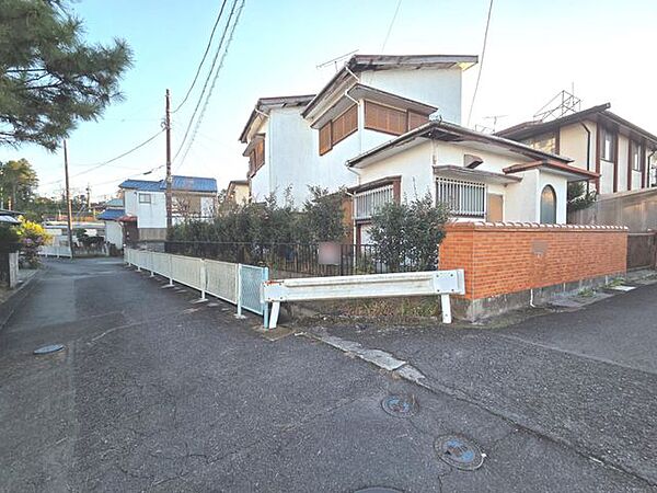前面道路含む外観
