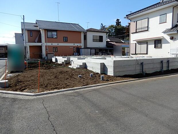 前面道路＆外観