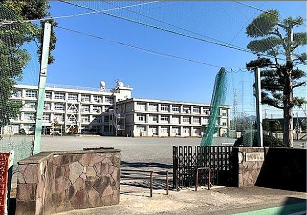 南足柄市立岩原小学校 徒歩14分。 1080m