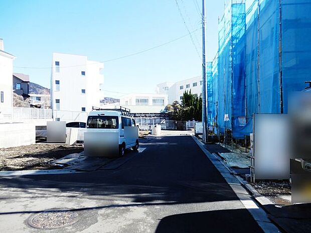 前面道路＆外観現地