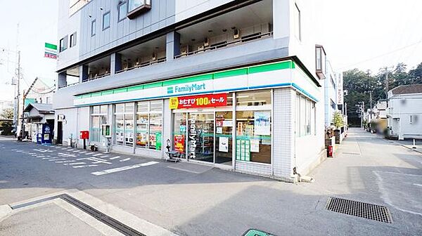 ファミリーマート久野店 徒歩8分。 580m