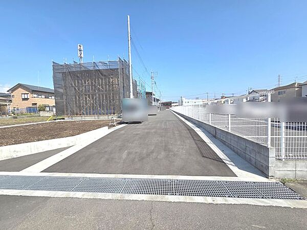 前面道路(西側から撮影)