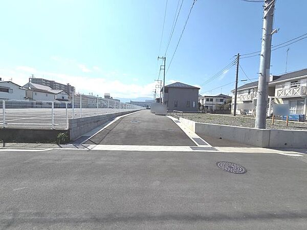 前面道路(東側から撮影)