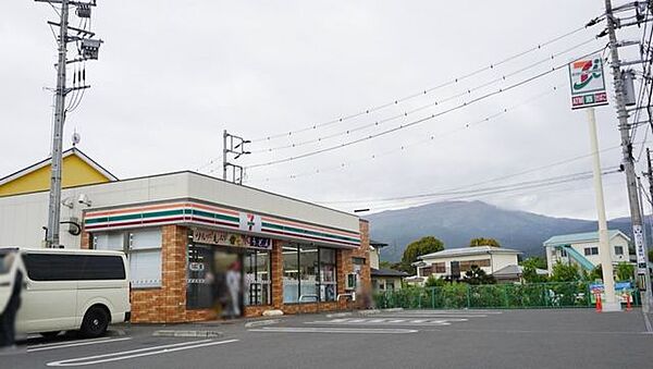 セブン‐イレブン/南足柄竹松店 徒歩3分。 180m