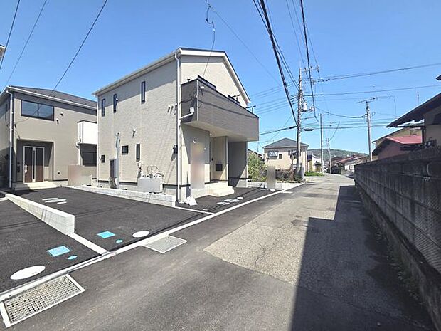 前面道路含む外観