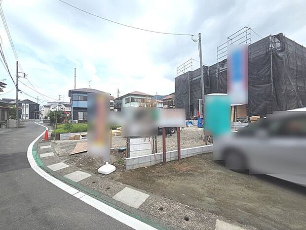 前面道路含む外観
