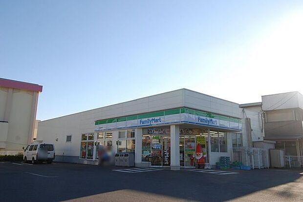 ファミリーマート開成延沢店 徒歩7分。 530m