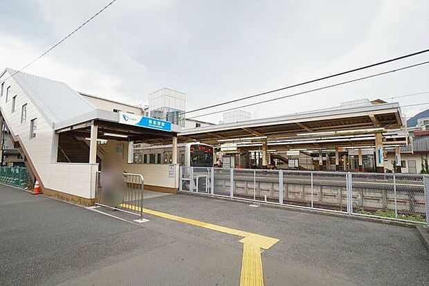 新松田駅(小田急 小田原線) 徒歩34分。バス12分、停歩8分 2720m