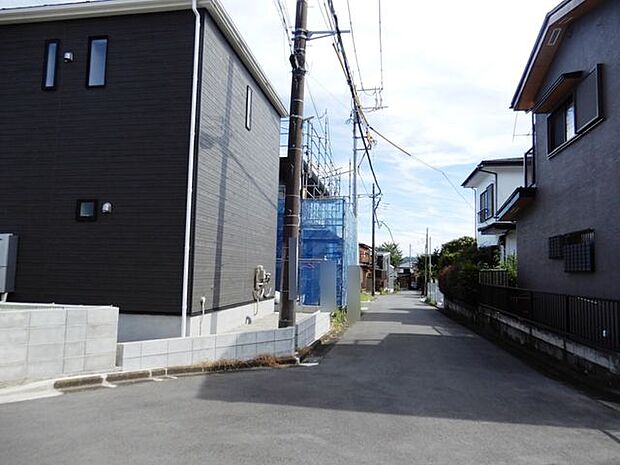 前面道路＆外観