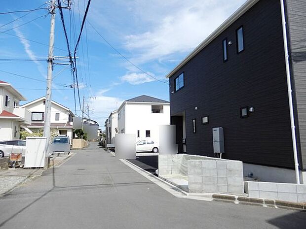 前面道路＆外観