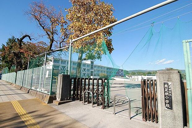 南足柄市立南足柄小学校 徒歩12分。 900m
