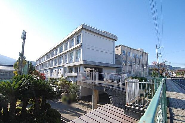 南足柄市立南足柄中学校 徒歩12分。 940m