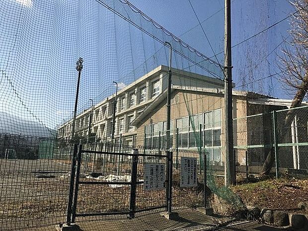 南足柄市立岡本中学校 徒歩11分。 830m