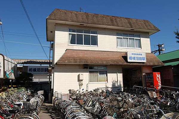 相模沼田駅(伊豆箱根鉄道 大雄山線) 徒歩11分。 880m