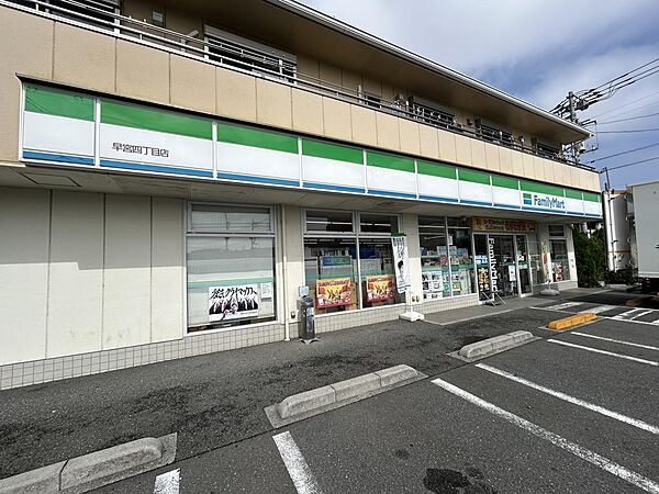 ファミリーマート早宮四丁目まで約549ｍ