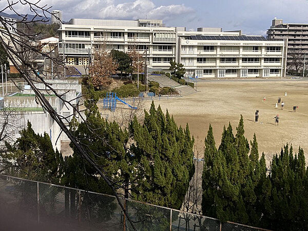 豊中市立西丘小学校