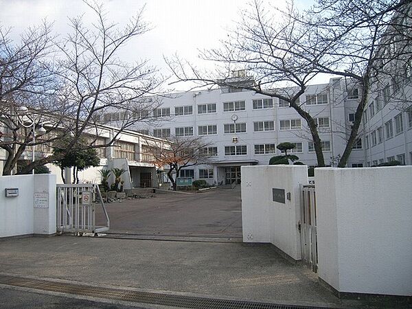 高槻市立柳川中学校