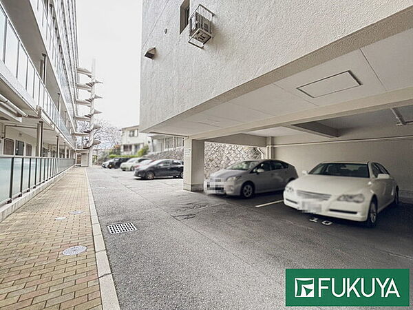 敷地内に平面駐車場もございます！※空き状況はお問い合わせ下さい。