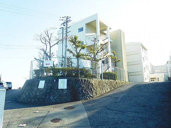 宝塚市立逆瀬台小学校