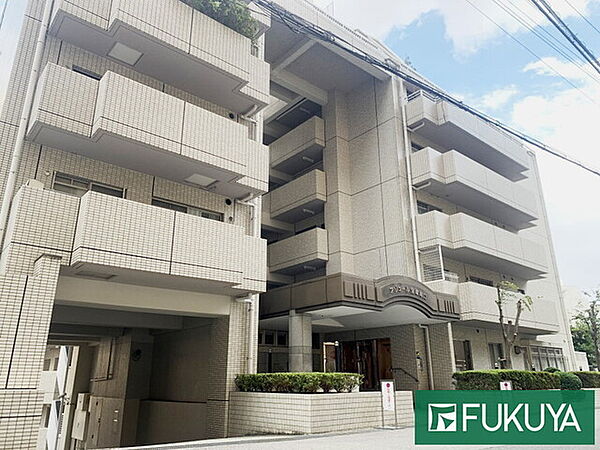 白を基調とした落ち着いた外観！オートロック付きの中古マンションです！