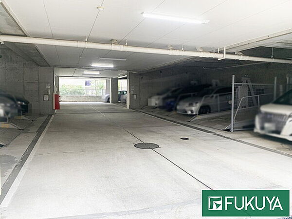 建物内にある駐車場なので雨風に晒されず安心ですね♪