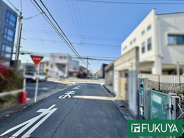 前面道路幅員約6ｍございますので、スムーズに駐車可能です！