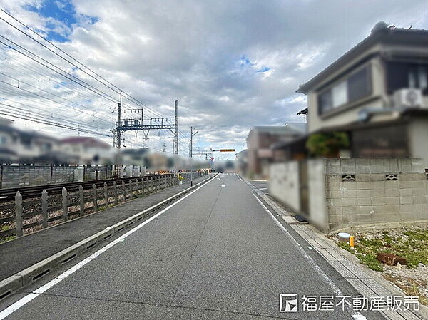 前面道路幅員約5.5ｍございますので、お車を駐車の際も安心です♪