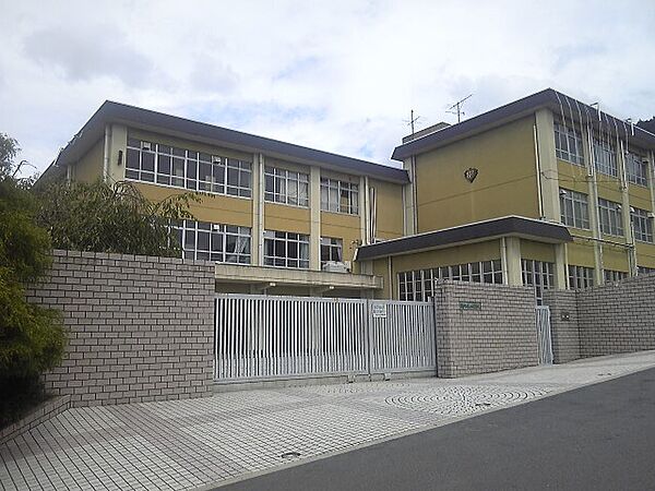 京都市立春日丘中学校