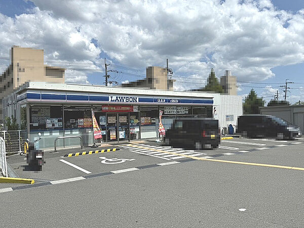ローソン大久保町平盛店
