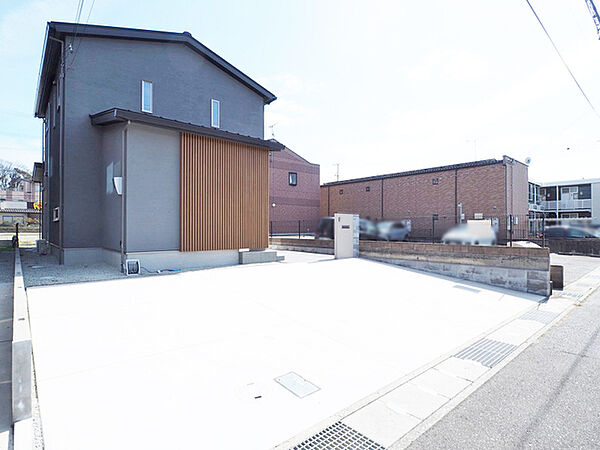 外観：328000585327