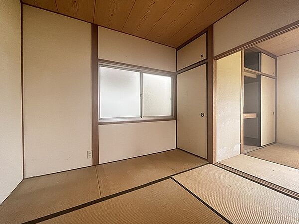 すぐ横になれる和室は、みんながほっと一息つける空間です