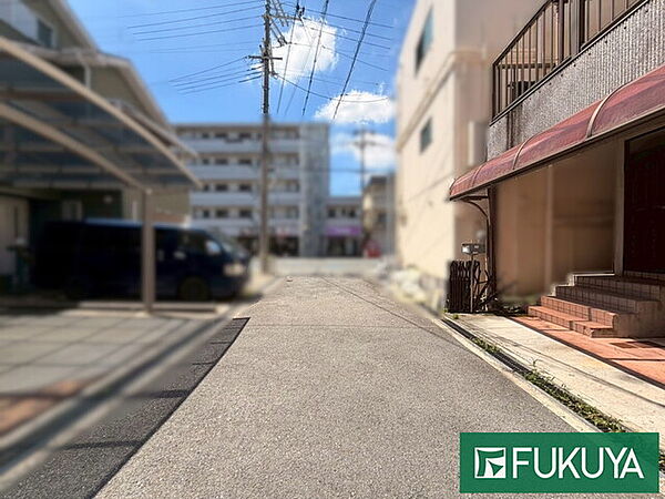 南東側道路面につき、陽当たり良好♪