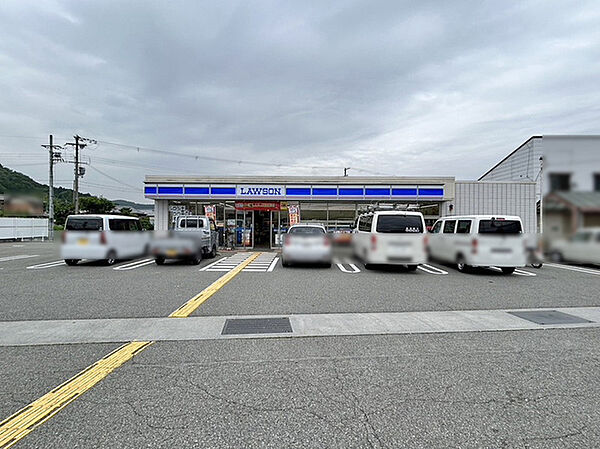ローソン市川町西川辺店