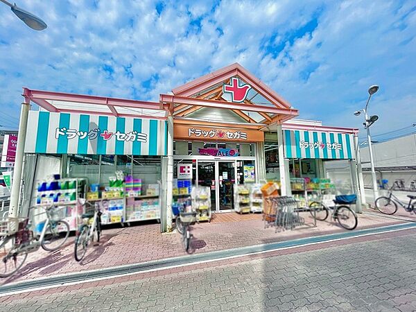 ココカラファイン ドラックセガミ旭ヶ丘店