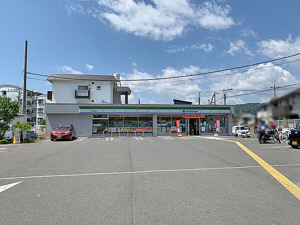 ファミリーマート楠葉中町店