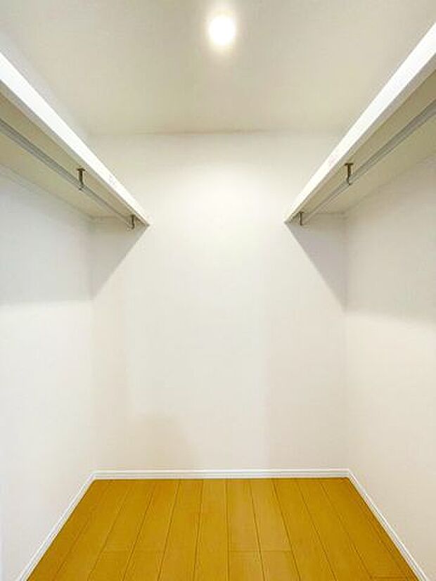 【収納】WICで収納上手な生活を実現！衣類だけでなく、箱物や思い出の品もたっぷり収納できますね♪