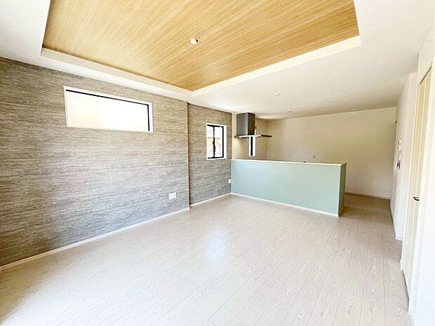 【リビング】家族と過ごす時間を大切にしたい方にぴったりの明るくゆとりある住空間です♪