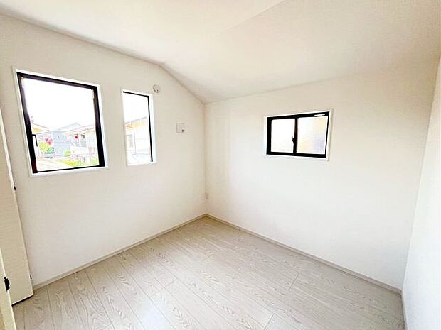 【書斎】家族と一緒に楽しい時間を過ごす中にも、一人でくつろげる時間と場所は特別なものになります。